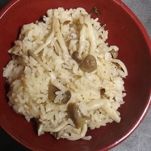 ツナ缶と塩昆布の炊き込みご飯